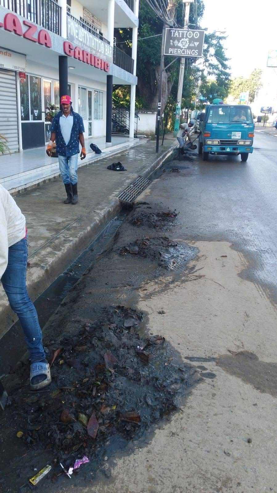 Alcaldía de Sosúa realiza jornada de limpieza profunda en vías principales.