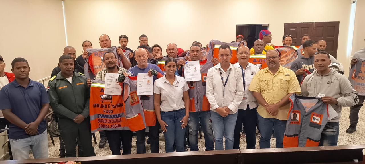 Autoridades municipales y organismos de tránsito fortalecen organización del sector Motoconcho en Sosúa.