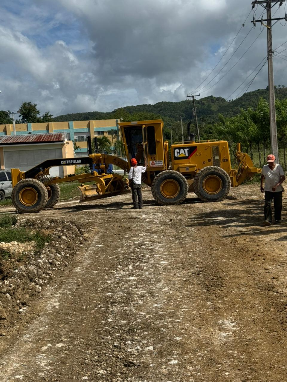 El Ayuntamiento Municipal de Sosúa continúa desarrollando el operativo de acondicionamiento de caminos vecinales .